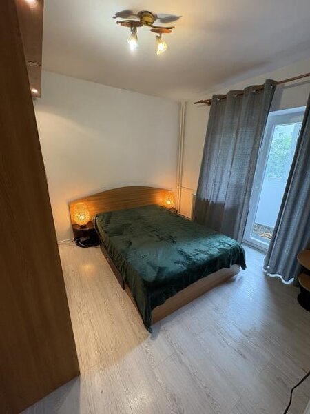 Turda, inchiriez apartament 3 camere, semidecomandat, 70mp