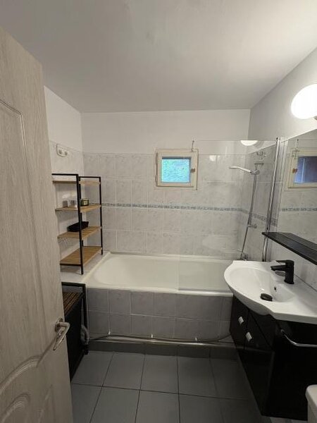 Turda, inchiriez apartament 3 camere, semidecomandat, 70mp