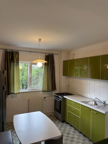 Turda, inchiriez apartament 3 camere, semidecomandat, 70mp